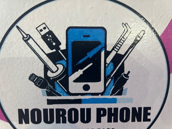 ADEBAYOR APPLE STORE 